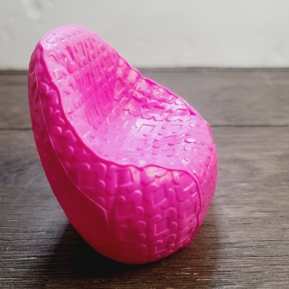 Pink Plastic Egg Chair For Dollhouse Barbie Sized - Picture 2 of 8